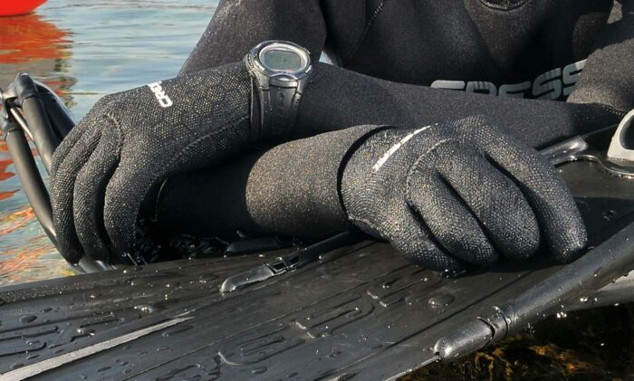 适合水肺潜水和鱼叉捕鱼的最佳潜水手套推荐。